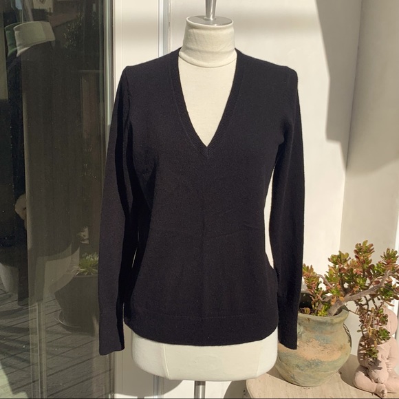Everlane Sweaters - EVERLANE 100% Cashmere Body V Neck Long Sleeve Women’s Small